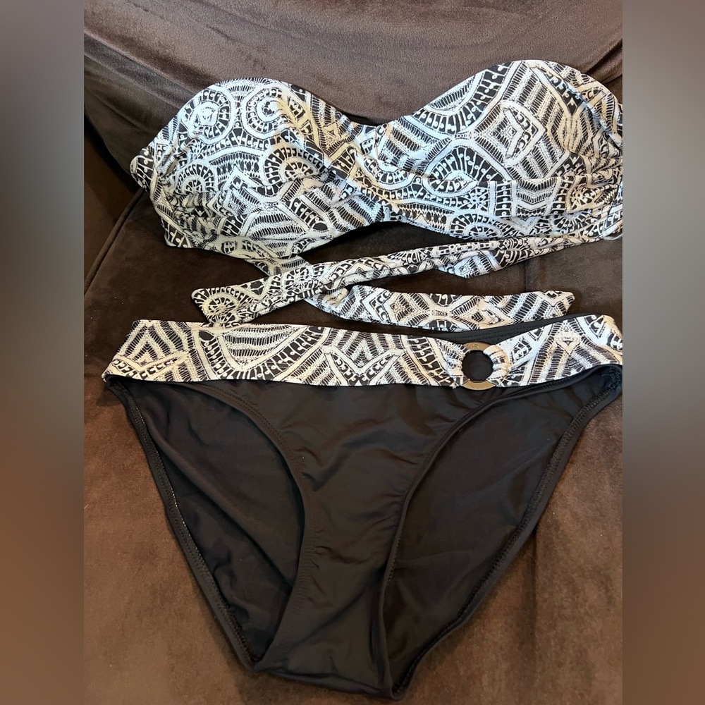 Skye 2 piece bikini swimsuit. Strapless top but there is a place to add Small